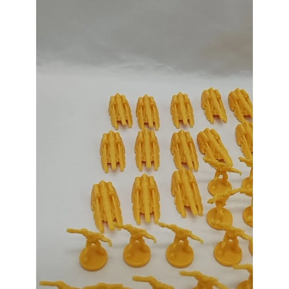 (47) 2007 Transformers Yellow Risk Board Game Player Pieces